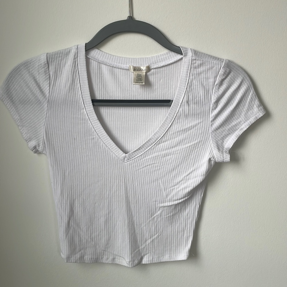Cropped V-neck ribbed tee
